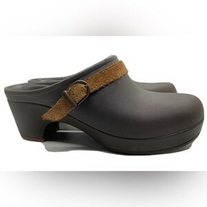Crocs Sarah Black Clogs with Tan Strap 10
